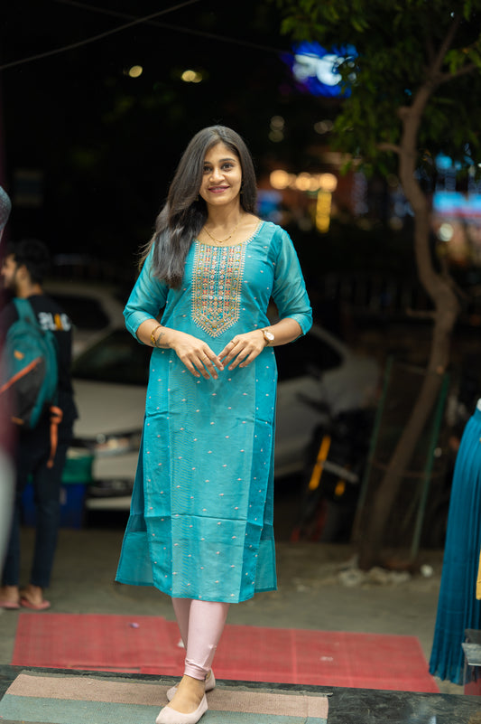 SIDE OPEN KURTI {D.NO SC0007}