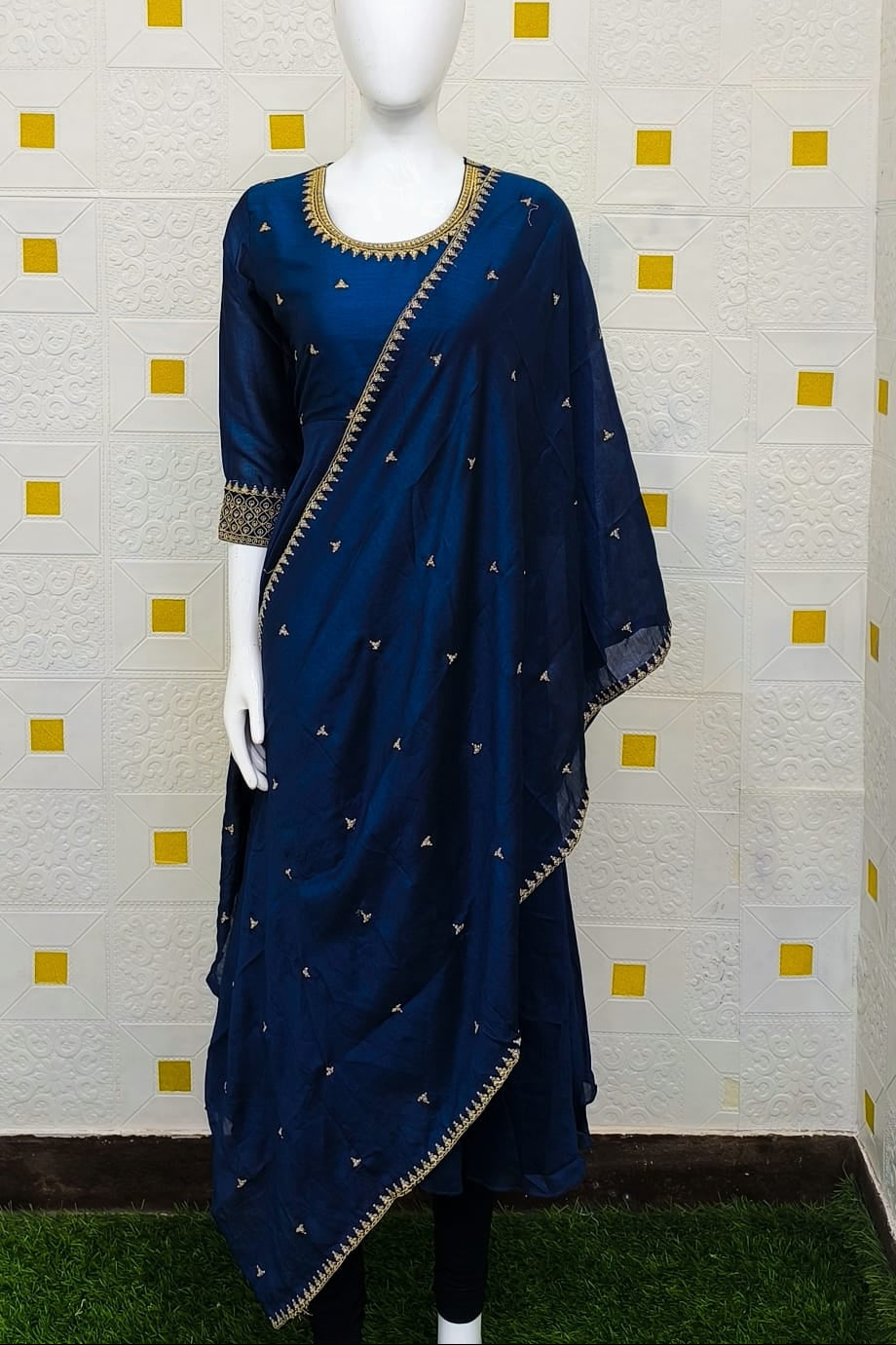 KURTHI SHAWL SET{D.NO AN0086}