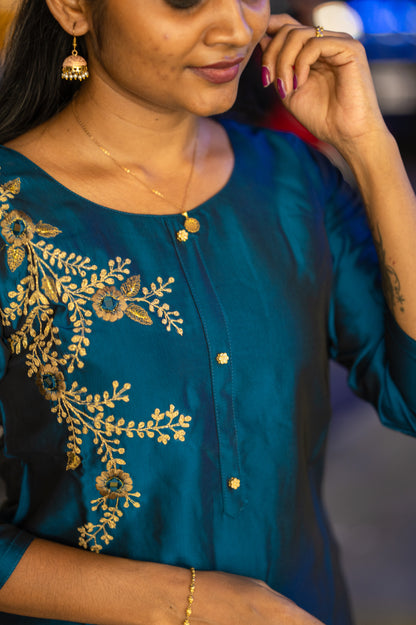SIDE OPEN KURTI {D.NO SC0002}