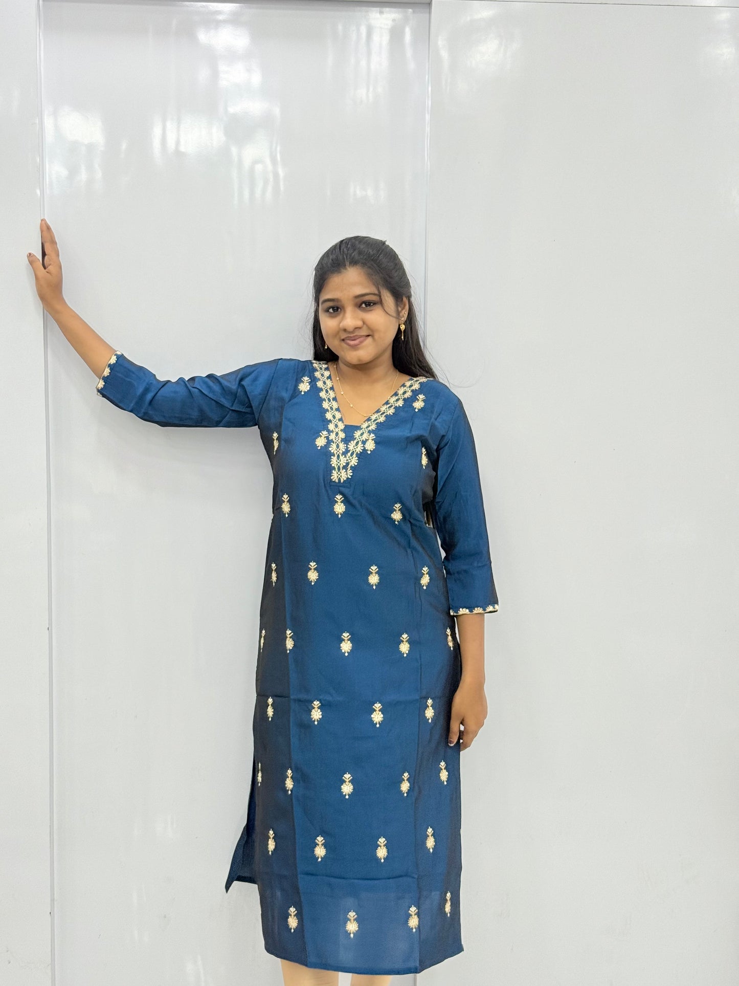 SIDE OPEN KURTI {D.NO SC0058}